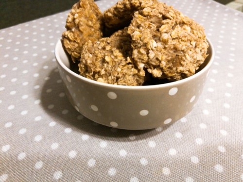 Bolachas de aveia, banana e côco para bebés