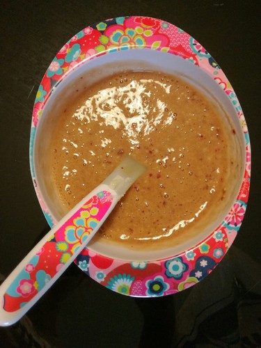 Papinha de aveia, banana e cerejas